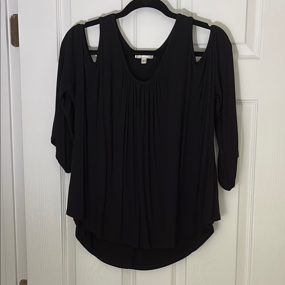 NYTT Flowy Cold Shoulder Top - Picture 1 of 7